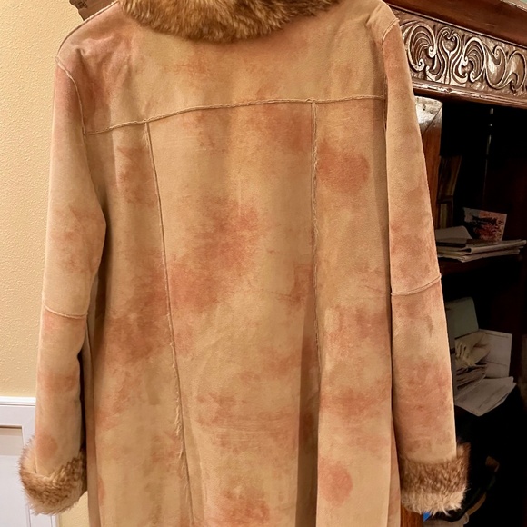 Vegan “fur” coat - Picture 3 of 4